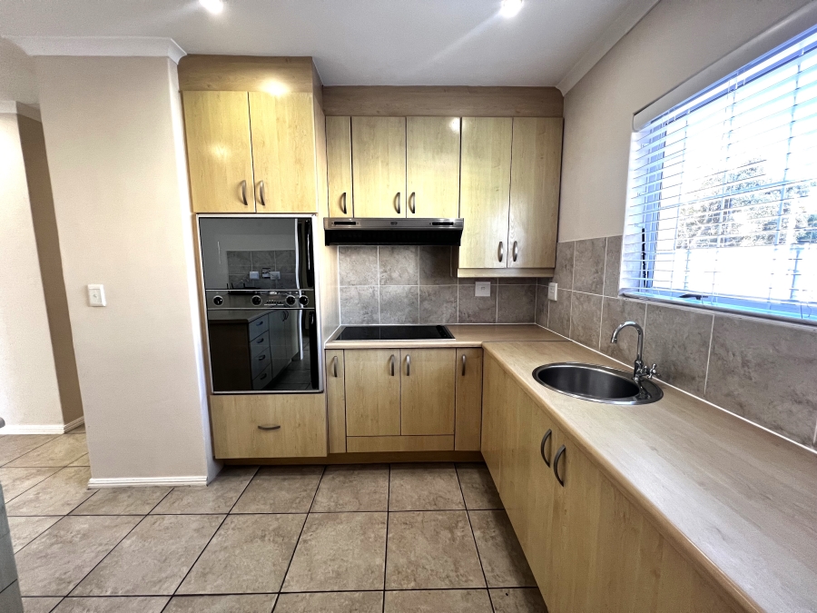 To Let 3 Bedroom Property for Rent in Sunningdale Western Cape